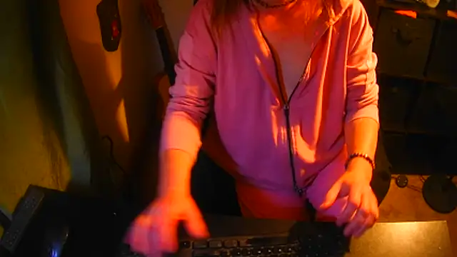 GoodGirlKelly online show from February 4, 2026, 9:43 pm