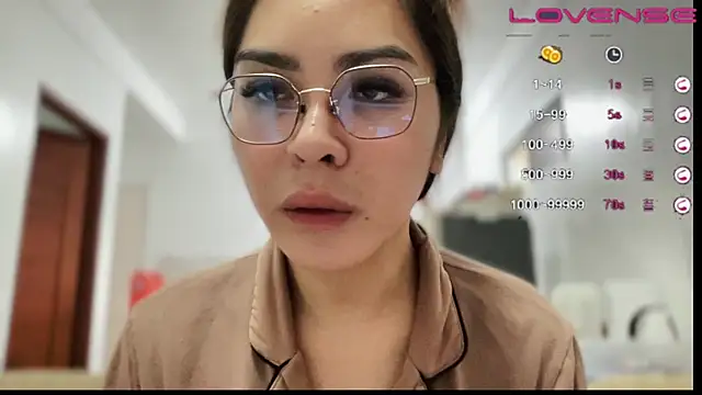 Snapshot of callMeMartina_Lyn chatting on December 15, 2025, 6:41 am callMeMartina Lyn online show from December 15, 2025, 6:41 am