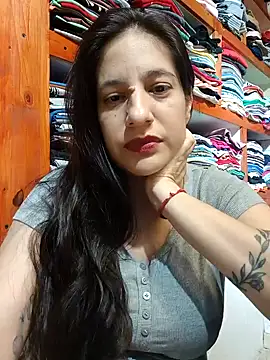 Snapshot of julietaloovee chatting on February 4, 2026, 9:32 pm julietaloovee online show from February 4, 2026, 9:32 pm