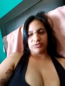 Snapshot of julietaloovee chatting on December 17, 2025, 7:30 pm julietaloovee online show from December 17, 2025, 7:30 pm