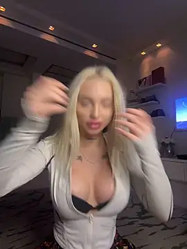 blonde di online show from December 17, 2025, 2:49 am