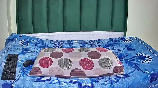 GoldenPearl 21 online show from January 5, 2026, 8:12 pm