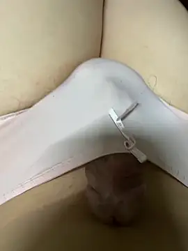 zzzzx989 online show from April 15, 2026, 1:37 pm