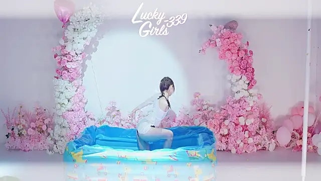 Luckygirls-339 online show from May 15, 2026, 11:36 pm