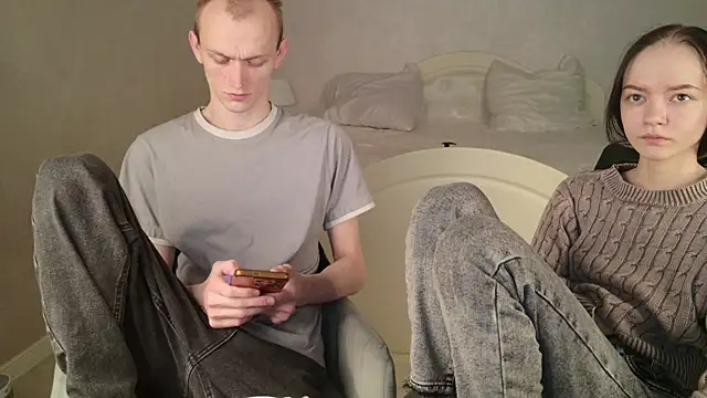 WeksaMur online show from April 13, 2026, 7:07 pm