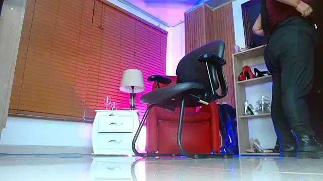 paola xm online show from March 14, 2026, 10:10 am