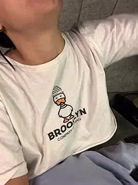 Val12777 online show from April 8, 2026, 12:06 pm