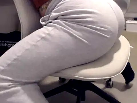 Camilalatinagold online show from January 15, 2026, 8:40 am