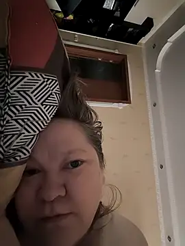 -Queen- online show from March 2, 2026, 4:46 am