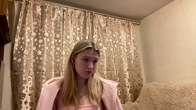 SkyeDavis online show from December 15, 2025, 8:14 pm