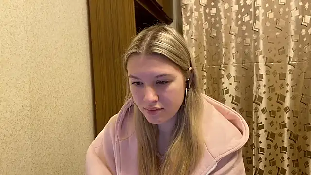 SkyeDavis online show from December 17, 2025, 7:19 pm