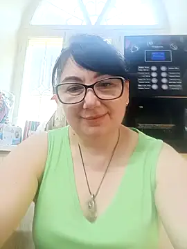 Snapshot of MariSwan222 chatting on June 12, 2026, 6:33 am MariSwan222 online show from June 12, 2026, 6:33 am