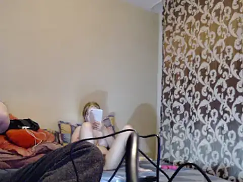 yunis32 online show from January 21, 2025, 8:32 pm