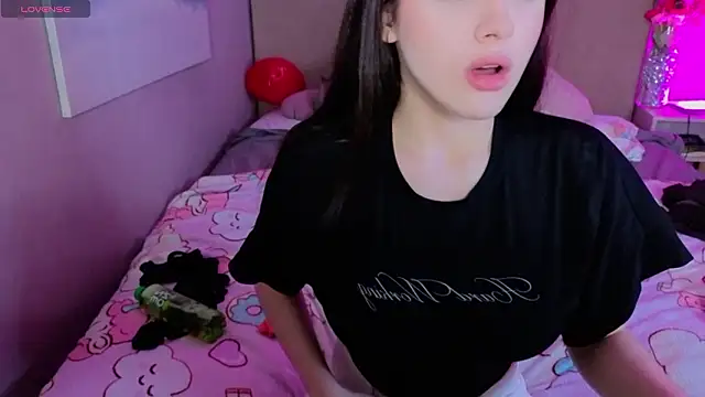 Snapshot of Holly__Bush chatting on February 22, 2026, 3:24 pm Holly Bush online show from February 22, 2026, 3:24 pm