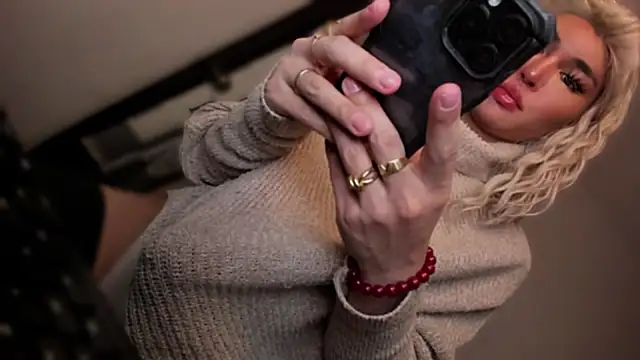 Snapshot of mxshemale_ladyboy chatting on November 12, 2025, 1:54 am mxshemale ladyboy online show from November 12, 2025, 1:54 am