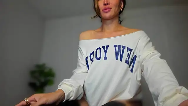 Snapshot of mxshemale_ladyboy chatting on July 14, 2026, 2:05 am mxshemale ladyboy online show from July 14, 2026, 2:05 am