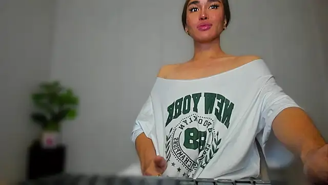 Snapshot of mxshemale_ladyboy chatting on July 11, 2026, 1:39 am mxshemale ladyboy online show from July 11, 2026, 1:39 am