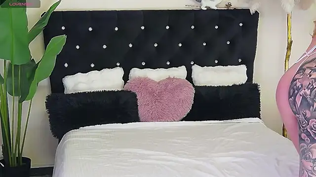 Snapshot of MistyAddams chatting on January 12, 2026, 1:40 pm MistyAddams online show from January 12, 2026, 1:40 pm