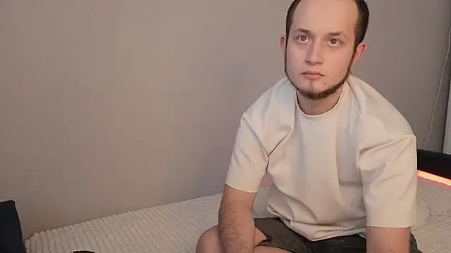 Pearl couple online show from March 10, 2026, 9:13 am