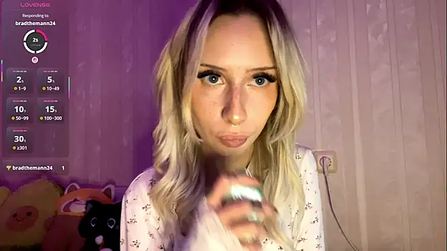 BrittanieKerkhoff online show from December 17, 2025, 2:22 pm