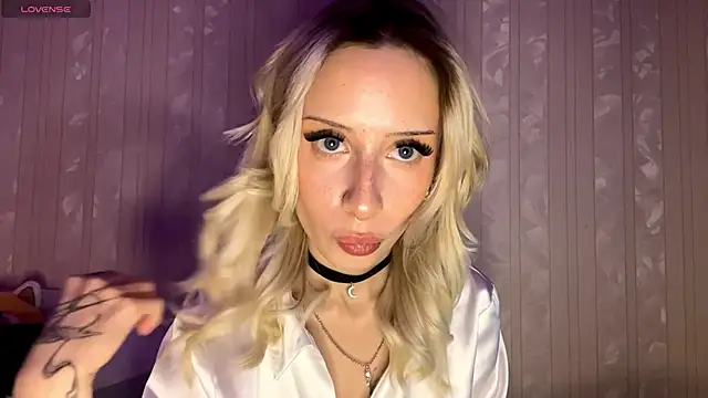 BrittanieKerkhoff online show from December 18, 2025, 1:26 pm