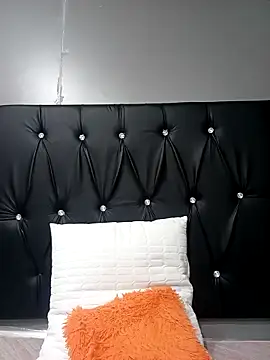 TemptingCloeXx online show from April 12, 2026, 7:39 pm