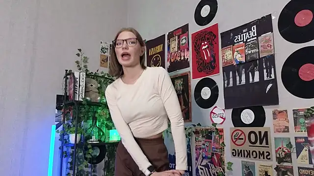 Snapshot of JeaneneWoltz chatting on December 21, 2025, 9:22 am JeaneneWoltz online show from December 21, 2025, 9:22 am