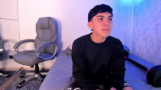 Snapshot of _TaylorBlack chatting on December 22, 2025, 11:32 am TaylorBlack online show from December 22, 2025, 11:32 am