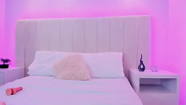 Snapshot of Miah_Scarlet chatting on January 6, 2026, 12:20 pm Miah Scarlet online show from January 6, 2026, 12:20 pm