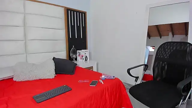 JuliMonroe19 online show from January 7, 2026, 1:16 pm