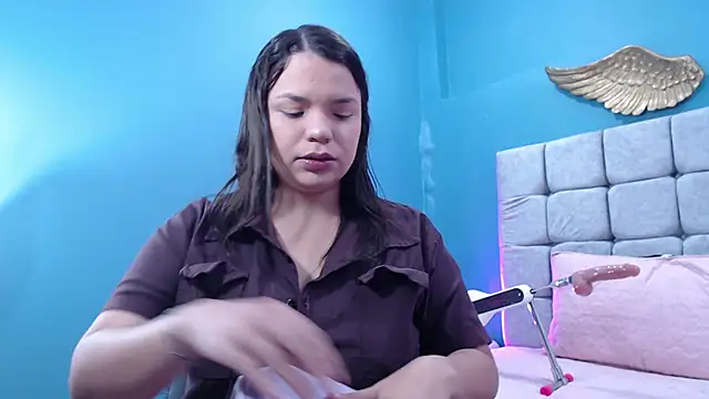 AuraArnau online show from January 12, 2026, 6:36 pm