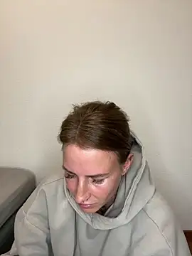 Klarry69 online show from April 15, 2026, 7:58 pm