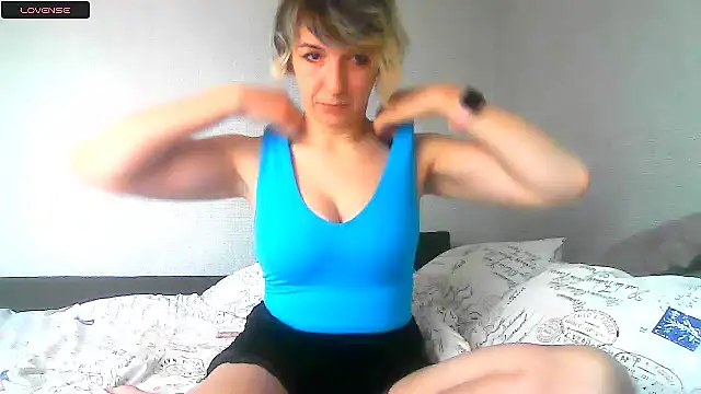 Lana Foxyy online show from April 19, 2026, 1:01 pm