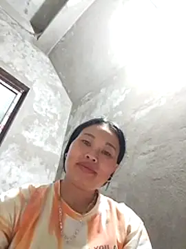 Snapshot of Maikha08 chatting on May 7, 2026, 10:57 pm Maikha08 online show from May 7, 2026, 10:57 pm