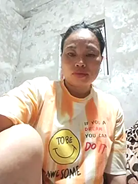 Snapshot of Maikha08 chatting on May 24, 2026, 10:31 pm Maikha08 online show from May 24, 2026, 10:31 pm