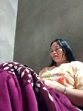 Snapshot of Maikha08 chatting on May 9, 2026, 11:13 am Maikha08 online show from May 9, 2026, 11:13 am