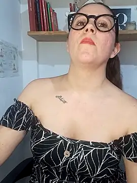 Snapshot of SofiEsteves chatting on May 26, 2026, 3:54 pm SofiEsteves online show from May 26, 2026, 3:54 pm
