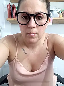 Snapshot of SofiEsteves chatting on April 21, 2026, 2:12 pm SofiEsteves online show from April 21, 2026, 2:12 pm
