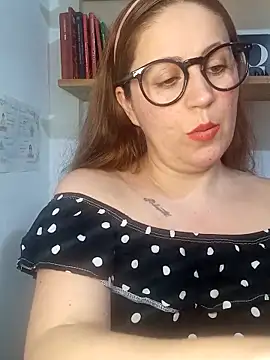 Snapshot of SofiEsteves chatting on June 9, 2026, 1:56 pm SofiEsteves online show from June 9, 2026, 1:56 pm