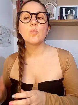 Snapshot of SofiEsteves chatting on June 2, 2026, 1:11 pm SofiEsteves online show from June 2, 2026, 1:11 pm