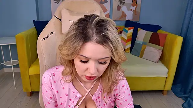 CassieTayllor online show from January 13, 2026, 4:00 pm