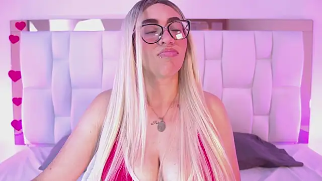 CamilleJuicy  online show from April 1, 2026, 1:01 pm