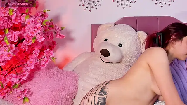 Nickie reed  online show from April 21, 2026, 2:51 am