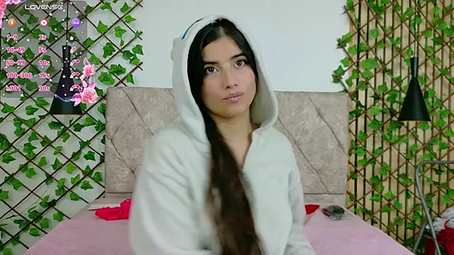 Georgia Candy online show from April 16, 2026, 4:57 am