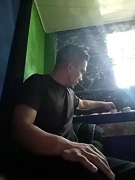 Gloryholeroom online show from December 19, 2025, 7:38 pm