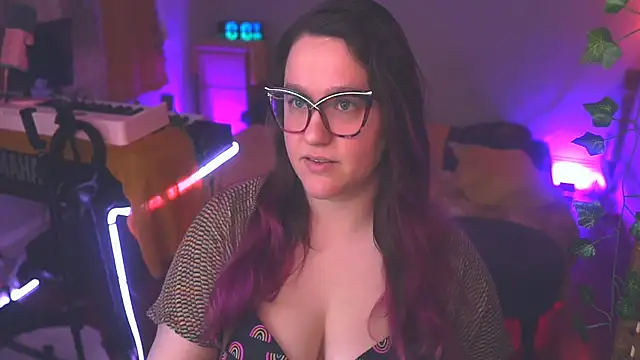 FireproofCuriousiteaze online show from April 5, 2026, 2:07 am