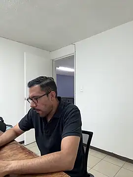 Snapshot of AdrianGarcia89 chatting on May 6, 2026, 1:09 am AdrianGarcia89 online show from May 6, 2026, 1:09 am