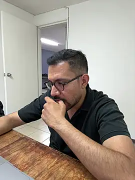 Snapshot of AdrianGarcia89 chatting on May 19, 2026, 1:10 am AdrianGarcia89 online show from May 19, 2026, 1:10 am