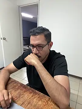 Snapshot of AdrianGarcia89 chatting on May 12, 2026, 1:24 am AdrianGarcia89 online show from May 12, 2026, 1:24 am