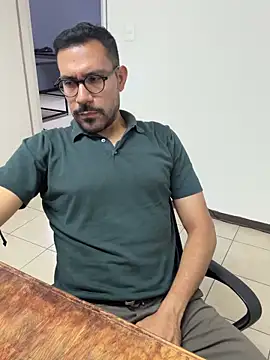 Snapshot of AdrianGarcia89 chatting on May 21, 2026, 1:36 am AdrianGarcia89 online show from May 21, 2026, 1:36 am